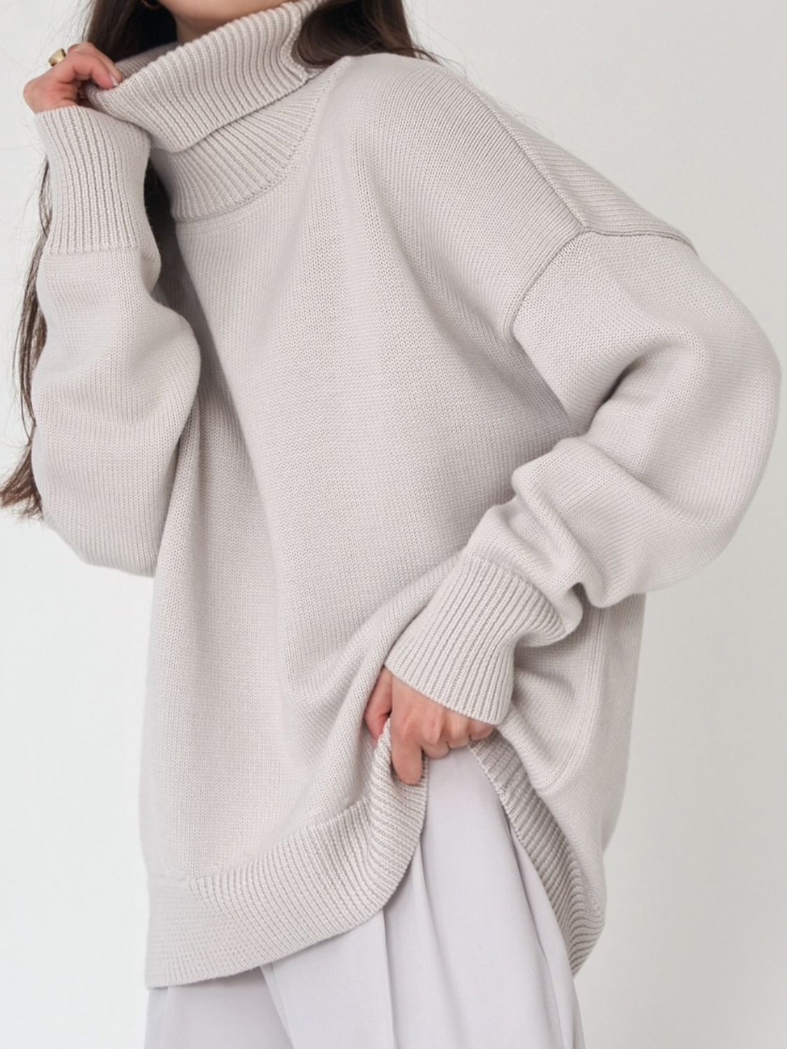 Pull femme col roulé oversize à ourlet asymétrique