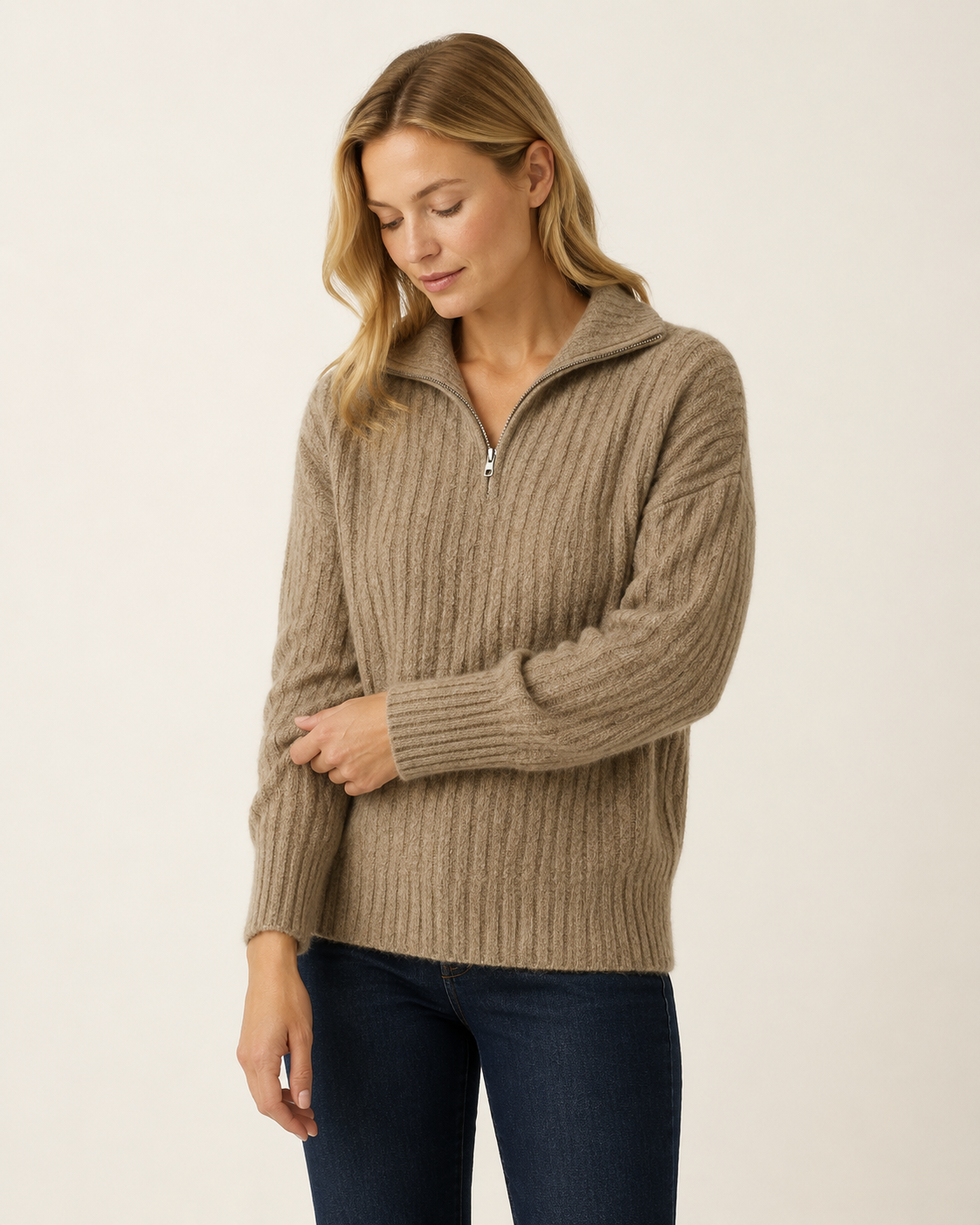 Pull femme col zippé en maille côtelée