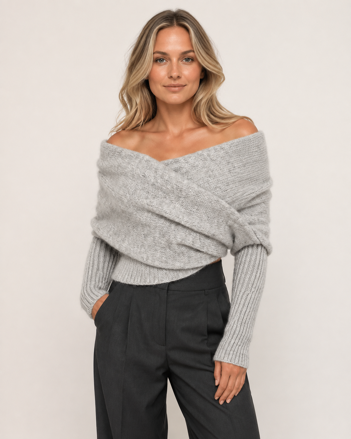 Pull femme épaules dénudées effet croisé