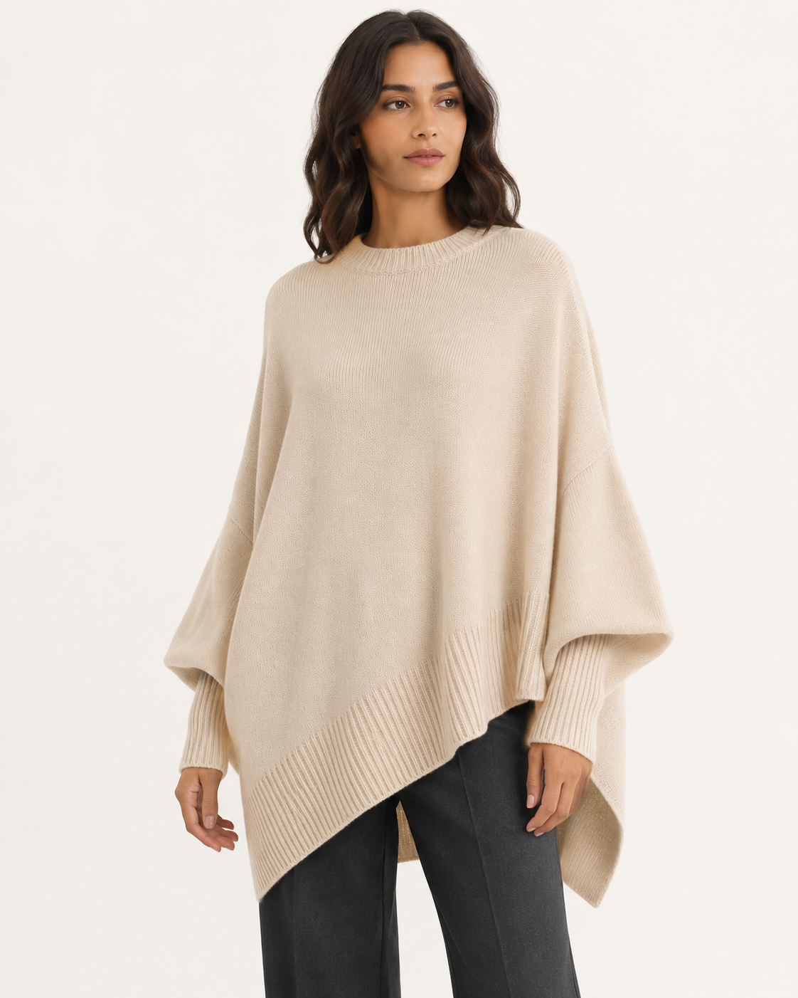 Pull femme oversize rose poudré à ourlet asymétrique
